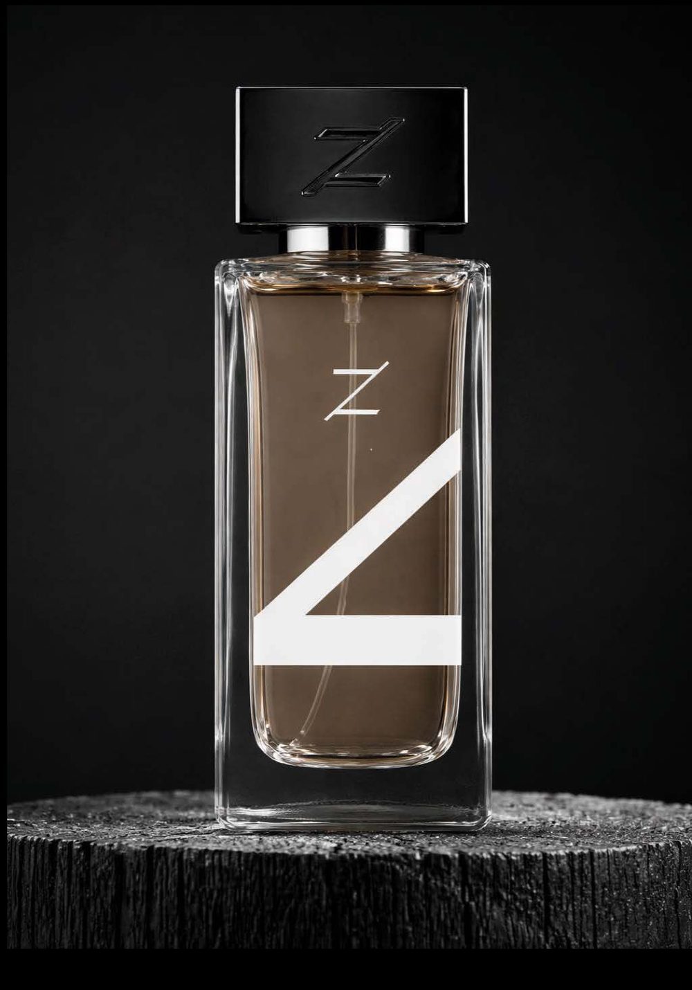 Izadi Cosmos — Z monogramlı parfüm şişesi